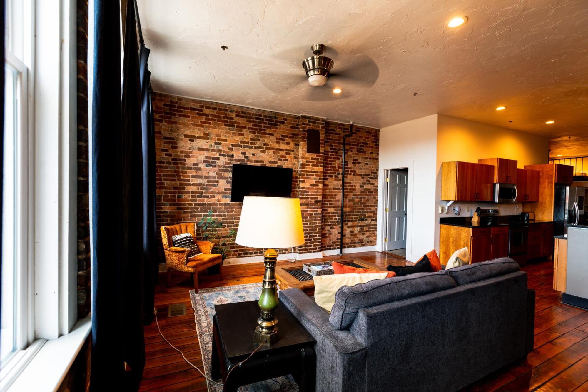 The Two Story Loft Appartement Springfield Buitenkant foto